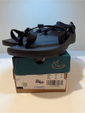 Chaco Men's Zcloud Solid Black Sandals
Size 12 New in Box